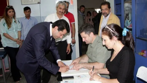 Bursa'da MHP Milletvekili Adayı Fevzi Zırhlıoğlu Oyunu Kullandı