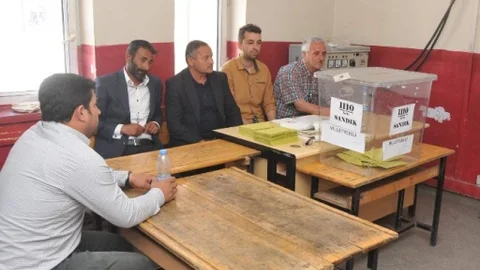 Van'da Küresünni topluluğu, aday gösterilmedikleri için oy kullanmadı.