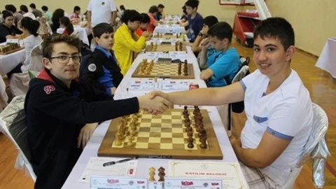 Burhaniye'de Satranç Şampiyonası sona erdi