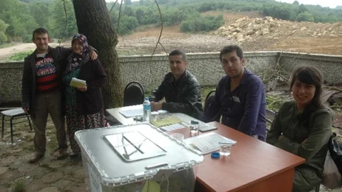 Sakarya Kocaali'de terk edilen köyde sandık kuruldu