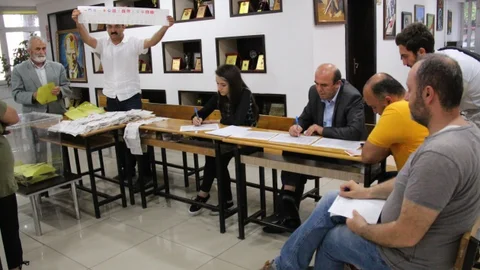 Samsun'da oy sayma işlemi sürüyor