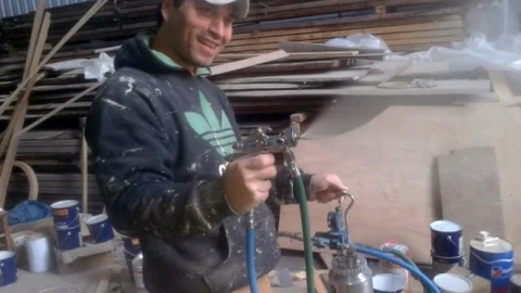 Bodrum'da motosikletinin yanında ölü bulunan kişinin kimliği, polisin çalan telefonunu açmasıyla ortaya çıktı.