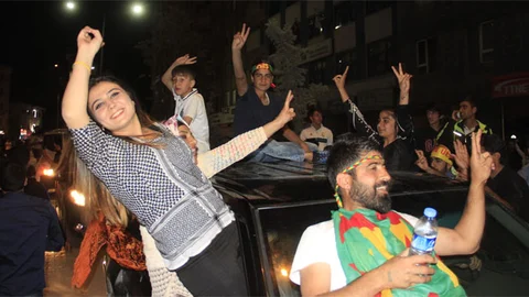 Hakkari'de HDP'nin barajı aşmasının ardından yapılan kutlamalar sona erdi