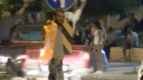 Mardin'de HDP'liler AK Parti bayrağına saldırdı