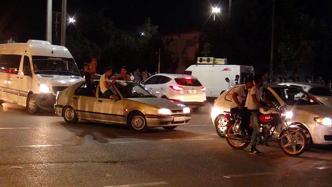 Batman'da HDP'liler seçim sonuçlarını kutladı