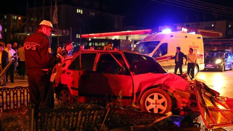 Kastamonu'da otomobillerin çarpışması sonucu 7 kişi yaralandı