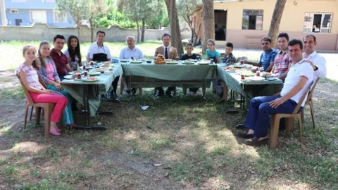 Karaağaçlı Ortaokulu Öğrencilerinden Kahvaltı Jest