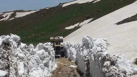 Hakkari'de karla mücadele çalışmaları sona erdi