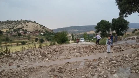 Manisa'da Selendi'de yağış hayatı olumsuz etkiledi