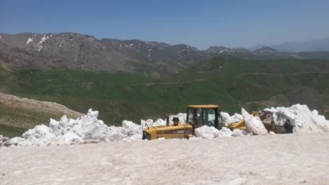 Hakkari'de karla mücadele çalışmaları tamamlandı