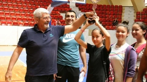 Adana'da Hentbol Şampiyonlarına Kupa Töreni