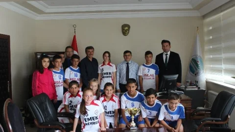 Beyşehir'de şampiyon öğrenciler ödüllendirildi