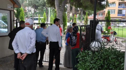 Manisa'nın Turgutlu ilçesinde aile içi şiddet olayı yaşandı.