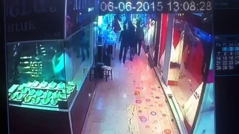 Adapazarı'nda hırsızlık olayı güvenlik kameralarına yansıdı