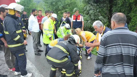 Bursa'da kazada kamyon 20 metrelik çukura düştü
