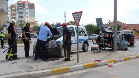Karaman'da trafik kazasında 2 kişi yaralandı