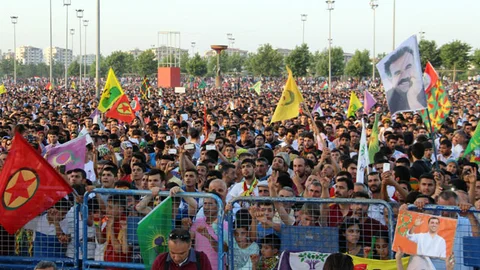 Diyarbakır'da HDP kutlamaları sürüyor