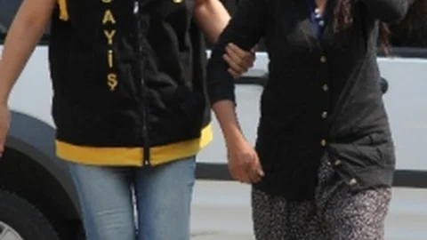 Adana'da polis, pazarcı kılığına girerek dolandırıcılığı önledi.