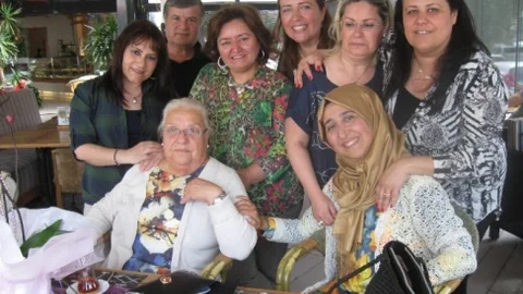 Kapaklı'da emekli öğretmene öğrencilerinden sürpriz