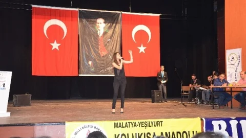 Malatya'da İngilizce şarkı yarışması düzenlendi