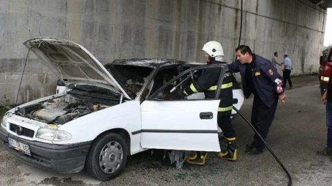 Düzce'de otomobil alev aldı