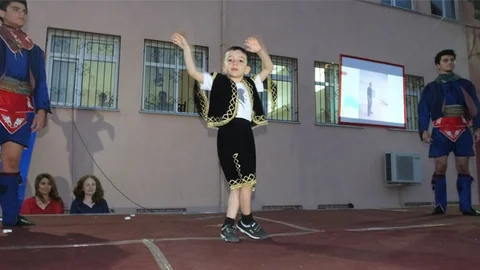 Balıkesir Burhaniye'de Küçük Kerem'in gösterisi büyük ilgi gördü
