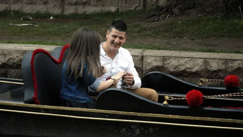 Eskişehir'de askerden izne gelen genç, kız arkadaşına gondol üzerinde evlenme teklifi yaptı