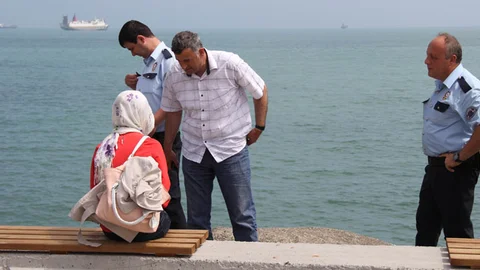 Samsun'da intihara teşebbüs eden genç kız, polis tarafından kurtarıldı.