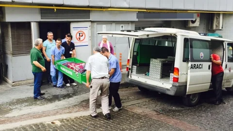 İzmir'de cenaze karışıklığı yaşandı