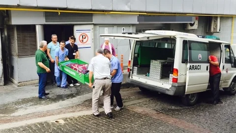 İzmir'de cenaze karışıklığı yaşandı