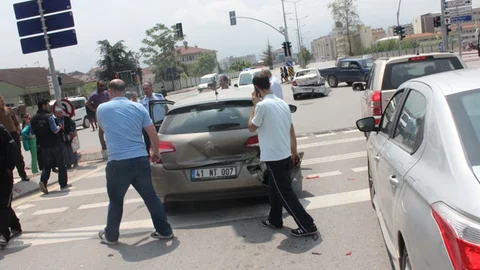 İzmit'te zincirleme trafik kazası