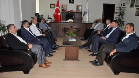 Çorum'da İller Bankası Genel Müdürü Mehmet Turgut Dedeoğlu Bayat Belediyesi'ni ziyaret etti.