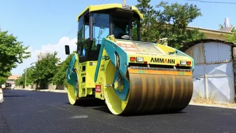 Erzincan'da asfaltlama çalışmaları sürüyor