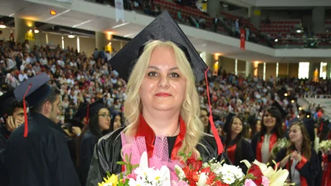 Kayseri’de 48 yaşındaki Ayşegül Başdemir, Almanca öğretmenliği bölümünden mezun oldu.
