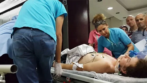 İstanbul'da Boğaz'a düşen genç hastanede yaşam mücadelesi veriyor