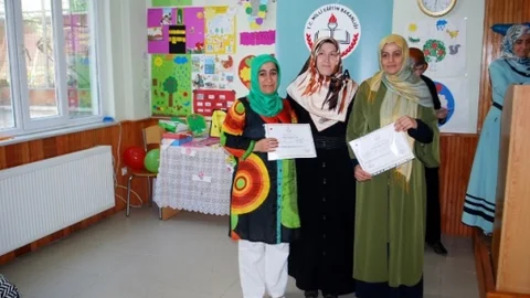 Bursa Mudanya'da 44 öğrenci eğitimci oldu