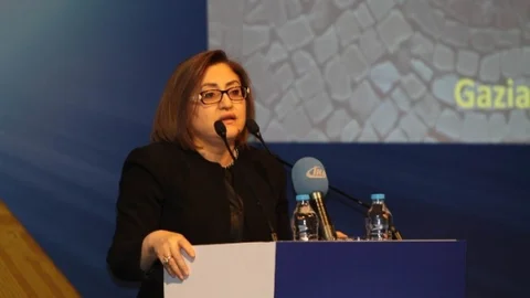 Gaziantep'te Belediye Başkanı Fatma Şahin, Diyarbakır'daki silahlı saldırıyı kınadı ve sükunet çağrısında bulundu.