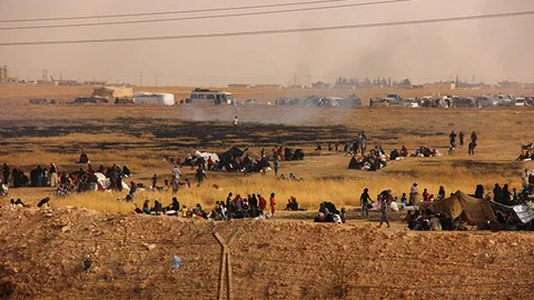 Şanlıurfa'da Sınırda Suriyeli Sığınmacılar