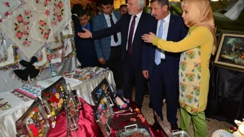 Kütahya'da yıl sonu sergisi düzenlendi