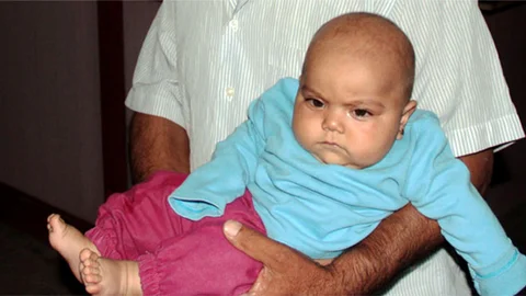 Adana'da Suriyeli iki kadın, 7 aylık bebeklerini sokağa bırakarak kayıplara karıştı.