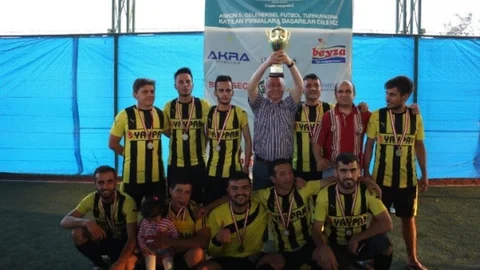 Adana'da futbol turnuvasının kazananı Yaypan Mobilya oldu