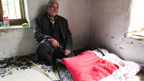 Bahçesaray'da 85 yaşındaki Abdullah Sevinç, ikiz bebek heyecanı yaşıyor