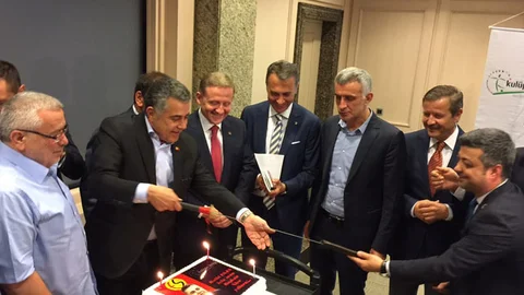 Eskişehir'de Hoşcan'a sürpriz doğum günü kutlaması