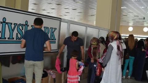 Balıkesir'de Giysi Park, miniklere kıyafet desteği sundu