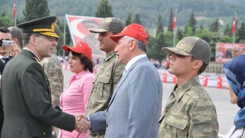 Manisa'da acemi erlerin yemin töreninde duygusal anlar yaşandı