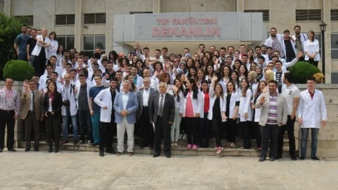 Samsun'da Tıp Öğrencileri Mezuniyet Töreni Düzenledi