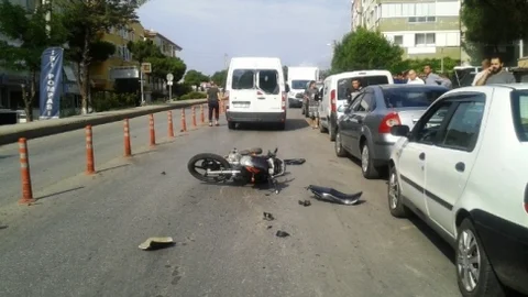 Balıkesir'in Ayvalık ilçesinde motosiklet kazası meydana geldi.