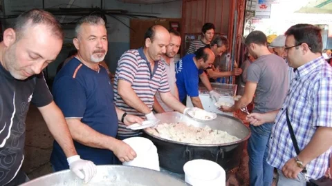Balıkesir Edremit'te birlik ve beraberlik için hayır yemeği düzenlendi