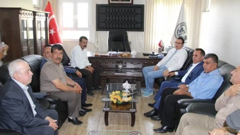 Silopi'de iki beldeye iş makinesi hibe edildi