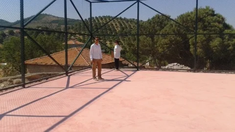 Balıkesir Gömeç'te gençler için semt sahası yapıldı